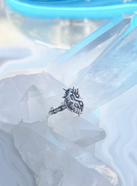 Cool S pointy S ring on adjustable chain band